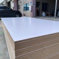 Panneaux de meubles en MDF mélaminé blanc de qualité supérieure, haute densité, sans formaldéhyde, pour table de salle à manger ronde de restaurant 7*8ft 7*9ft