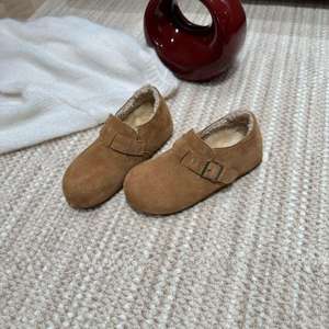 DERAN Nouveauté Hiver Sabots <span class=keywords><strong>Birkenstock</strong></span> Unisexe Personnalisés en Cuir Véritable de Haute Qualité avec Semelle en Liège Antidérapante et Soutien de la Voûte Plantaire pour <span class=keywords><strong>Femme</strong></span> - Product Image 4