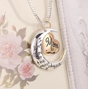 Collana con Ciondolo a Cuore Dorato 'Ti Amo Mamma fino alla Luna' con Luna Crescente in Argento e Motivo a Lettere con Perle, Regalo per la Festa della Mamma - Product Image 6