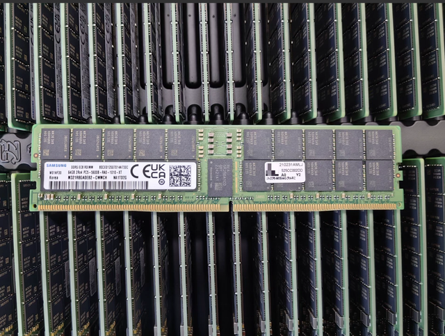 For Used 64GB DDR5 5600MHz ECC RDIMM Server RAM High Performance Low Latency Memory Data Center Workstation M321R8GA0EB2-CWM