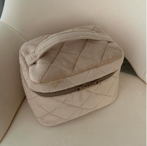 Pochette <span class=keywords><strong>de</strong></span> maquillage matelassée en velours <span class=keywords><strong>de</strong></span> haute qualité, logo brodé, trousses <span class=keywords><strong>de</strong></span> <span class=keywords><strong>toilette</strong></span> en tissu éponge, grande capacité, sacs <span class=keywords><strong>de</strong></span> <span class=keywords><strong>toilette</strong></span> <span class=keywords><strong>de</strong></span> voyage - Product Image 3
