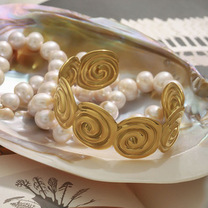 Brazalete Abierto en Espiral, Oro de 18K, Acero Inoxidable, Joyería Unisex, Brazalete de Moda - Product Image 3