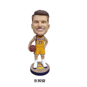 Estatuas de Resina Artísticas Personalizadas al por Mayor, Figuras de Jugadores de Baloncesto Hechas a Mano, Regalos, Recuerdos, Coleccionables para Fanáticos del Deporte - Product Image 6