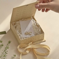Boîte de rangement à bijoux élégante de luxe en gros, boîte cadeau rigide en carton texturé avec ruban pour boucles d'oreilles et colliers