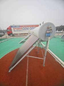 Chauffe-<span class=keywords><strong>eau</strong></span> solaire à tube sous vide en borosilicate haute efficacité Sunrain, certifié CE ISO, réservoir en acier inoxydable 304, chauffage rapide pour la maison/l'hôtel - Product Image 4