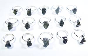 Anillos de mujer con piedra de moldavita, banda ancha, joyería fina con piedras preciosas raras en bruto, anillos para hombre y mujer - Product Image 3
