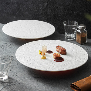 Assiette en céramique haut de gamme pour la restauration, 2 tailles, finition mate texturée, plat de service chauffant en porcelaine fait main pour le service alimentaire commercial - Product Image 2