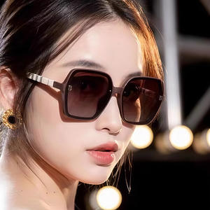 Lunettes de soleil pour femmes de la marque B, UV400, polarisées, monture en PC, lentilles TAC, type 3, pare-soleil, couleur noire, YC022 F1 - Product Image 4