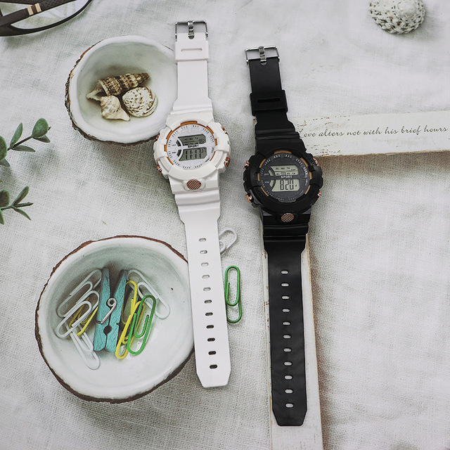 Factory Wholesale Simple Electronic Watch Fashionable Watches for Man Women Students Outdoor Multifunctional Watches