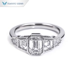 Tianyu Gems Emerald Cut Lab Diamond 10K 14K 18K Platino Joyería de moda Anillos de compromiso para mujeres - Product Image 1