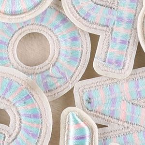 Parches de Letras Coloridas Bordadas en 3D de 4 cm, Diseño Nuevo, para Decoración de Ropa y Sombreros - Product Image 6