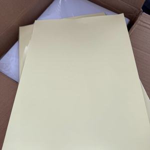 Papel Autoadhesivo de Vinilo con Revestimiento de Pegamento al Agua de una Cara de 16 g/m², Papel Protector Amarillo para Etiquetas de Embalaje - Product Image 1