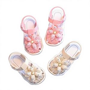 Sandales de plage d'été pour enfants à domicile, chaussures unisexes pour bébés et tout-petits, motif floral, dessus et semelle en PVC, sangle à boucle, vente en gros - Product Image 1