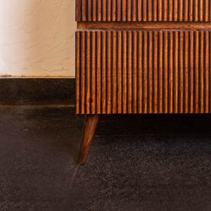 Mesa de Noche Clásica Hecha a Mano con Madera Sólida y 2 Cajones Funcionales para Muebles de Interior Modernos y de Lujo - Product Image 2