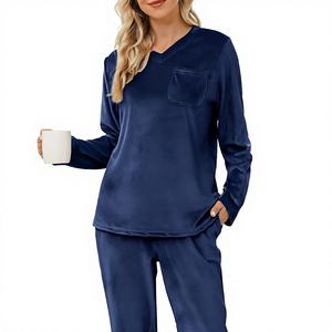 Ensemble de pyjama en polaire pour femme Lovasy, taille élastique, uni, thermique, chaud, poches moelleuses, manches longues, col en V, 2 pièces, longueur cheville - Product Image 1