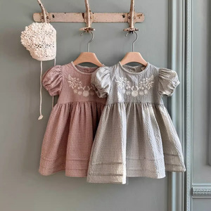 Vestido de Verano 2026 Estilo Coreano para Niñas Pequeñas, con Bordado a Cuadros, Mangas Cortas Abullonadas, Versátil y Casual - Product Image 1