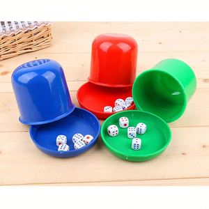 Ensemble de jeu de dés colorés en plastique 6 pièces pour KTV, bar, casino, jeu de société et de boisson, couleur aléatoire - Product Image 3