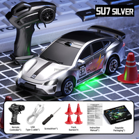 Voiture RC miniature 4x4 à échelle 1/64 entièrement proportionnelle, voiture de course télécommandée de bureau avec charge Type-C et 4 obstacles