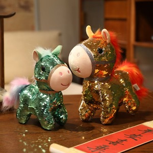 Peluche Cavallo Colorato con Glitter, Ciondolo Mascotte Anno del Cavallo, Decorazione Soggiorno, Regalo di Capodanno, Cotone PP - Product Image 1
