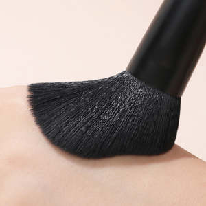 Ensemble de pinceaux de maquillage en poudre pour <span class=keywords><strong>fard</strong></span> <span class=keywords><strong>à</strong></span> paupières en cheveux synthétiques doux avec manche en bois personnalisé outils cosmétiques de luxe - Product Image 6