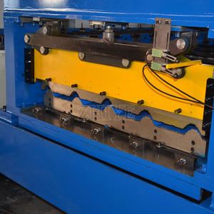 Machine de formage de rouleaux de tuiles métalliques à <span class=keywords><strong>prix</strong></span> d'usine, machine de fabrication de tôles de toiture <span class=keywords><strong>IBR</strong></span> en zinc - Product Image 2