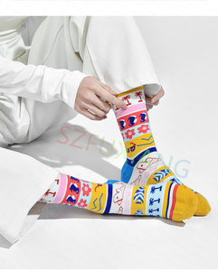 Calcetines más nuevos Moda sueca Color Dibujos animados Lindo gato Flor <span class=keywords><strong>Medias</strong></span> de media pantorrilla para mujeres - Product Image 2