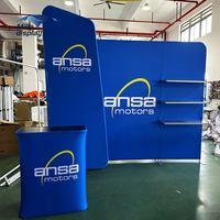 Stand Modular Personalizado para Ferias Comerciales con Caja de Luz LED y Soporte Retráctil para Pancartas |   Sistema de Exhibición Portátil para Eventos