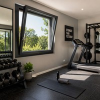 Ventana Abatible y Giratoria de Aluminio con Rotura de Puente Térmico, Doble Acristalamiento, Vidrio Templado, Malla de Acero Inoxidable, Ventana Moderna de Una Hoja para Villa