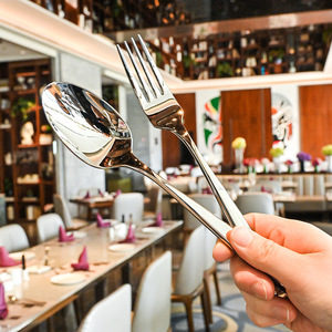 Ensemble de couverts de luxe en acier forgé monobloc avec manche en gourde, comprenant couteau de table, fourchette à dessert et cuillère à coquillage, robuste pour mariages - Product Image 4