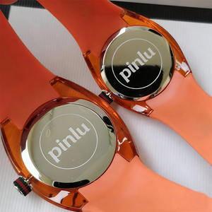 นาฬิกาควอตซ์สวิสแท้คุณภาพสูงสำหรับผู้ชาย แบรนด์หรู เรืองแสง กันน้ำ สำหรับนาฬิกา Gucci - Product Image 3