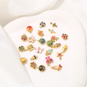 Delicados Dijes de Esmalte con Diseños Divertidos |   Colgante de Acero Inoxidable Chapado en Oro PVD de 18K para Fabricación de Joyería DIY |   Impermeable, Hipoalergénico - Product Image 3