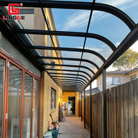 Couverture de patio en polycarbonate d'auvent de jardin en aluminium extérieur personnalisé avec application de pluie pour auvent de pare-soleil de porte