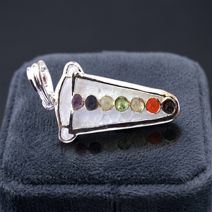 Générateurs d'énergie en pierre de cristal des sept chakras, pendentif plat hexagonal en métal plaqué argent antique, pour les praticiens de Reiki, unisexe - Product Image 1