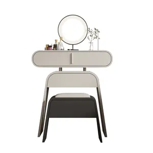 Yeni İtalyan High-End yatak odası tuvalet masası Vanity makyaj kutusu ayna ve dışkı ile entegre dolap ışığı lüks Dresser