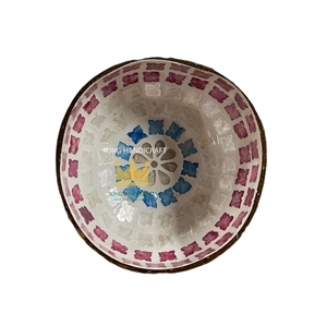 Ventes en gros de bols en noix de coco artisanaux avec des sculptures complexes, des designs uniques, durables, écologiques, bon prix - Product Image 1