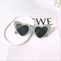 Lunettes de soleil en forme de cœur pour femmes, style vintage œil de chat, colorées et tendance, idéales pour les fêtes nuptiales