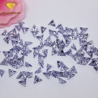 Ametyste synthétique CZ, pierre précieuse taillée à la machine, forme triangulaire, zircone cubique violette