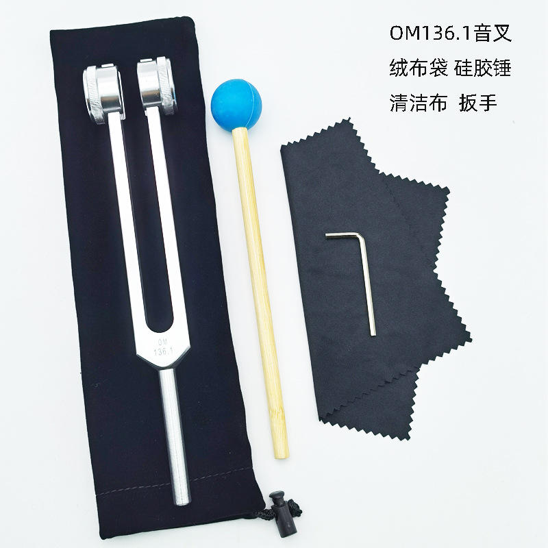 กระเป๋าสีดำ+ค้อนสีน้ำเงิน