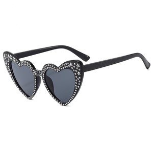Lunettes de soleil de luxe en forme de cœur avec grand cadre, lunettes de soleil effet amour, lunettes de soleil rétro pour femmes, protection UV400, 1 pièce - Product Image 2