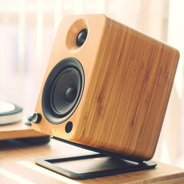Metal desktop speaker stand speaker mount with a 16° tilt angle for small speakers