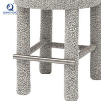 Tabourets de bar hauts en tissu confortable avec pieds en métal doré personnalisés blancs avec repose-pieds pour café salle à manger restaurant hôtel