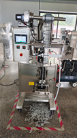 Machine d'emballage de sachets Dates Remplissage et pesage Machine d'emballage de bonbons glacés 1kg Stand up Zipper Snacks Doypack Machine d'emballage
