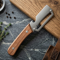 Pengupas Kentang Gagang Kayu Vintage Grosir, Pisau Putar Stainless Steel, Pemotong Sayur dan Buah dengan Pembuka Botol Terintegrasi