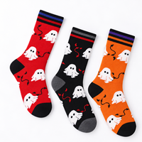 Chaussettes rouges mi-mollet avec imprimé jacquard fantôme mignon, bordure rayée, tricot doux, chaussettes personnalisées pour cadeaux d'Halloween