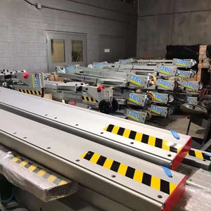 Hecho en China 500kg Altura ajustable Aluminio mini grúa de pórtico portátil con rueda de funcionamiento para la venta - Product Image 2