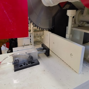 Machine de sciage et de découpe pour la fabrication de pieds de palette en contreplaqué à partir de blocs de bois carrés - Product Image 4