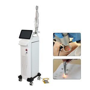 Machine de resurfaçage cutané au laser CO2 fractionné 10600nm avec tête de gravure et refroidissement par eau pour usage domestique et commercial - Product Image 1