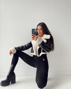 Nuova Giacca da Moto OEM Stile Streetwear da Ragazza Audace <span class=keywords><strong>Corta</strong></span> con <span class=keywords><strong>Pelliccia</strong></span> Integrata Primavera 2024 Stile Europeo e Americano - Product Image 1