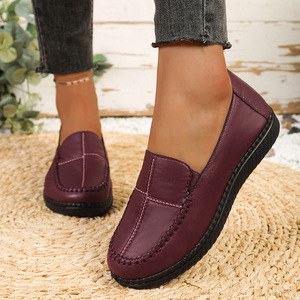 Mocasines de Mujer en Cuero Genuino Color Borgoña, Diseño Cosido a Mano, Punta Cerrada, Suela de Goma Flexible, Cómodos y Casuales - Product Image 1