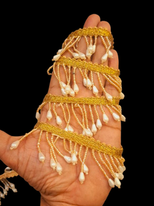 Saris et Lehengas indiens faits à la main par des artisans, ornés de strass et de dentelle perlée, pour mariages, sacs et artisanat DIY du Rajasthan - Product Image 3